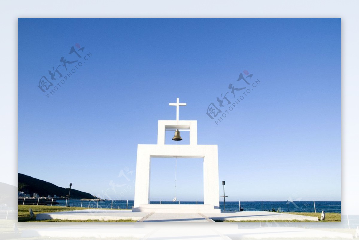 海边教堂警钟图片