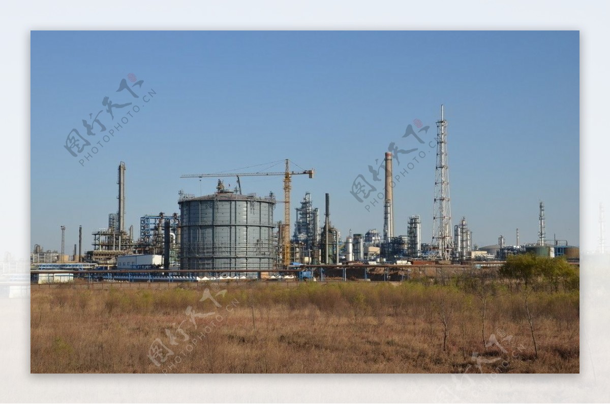 锦西石化炼油设备油罐烟囱机器图片