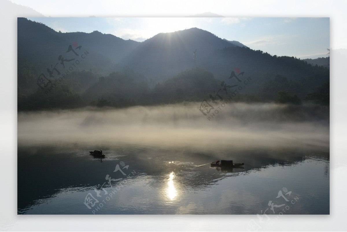 东江日出山水湖面日光图片