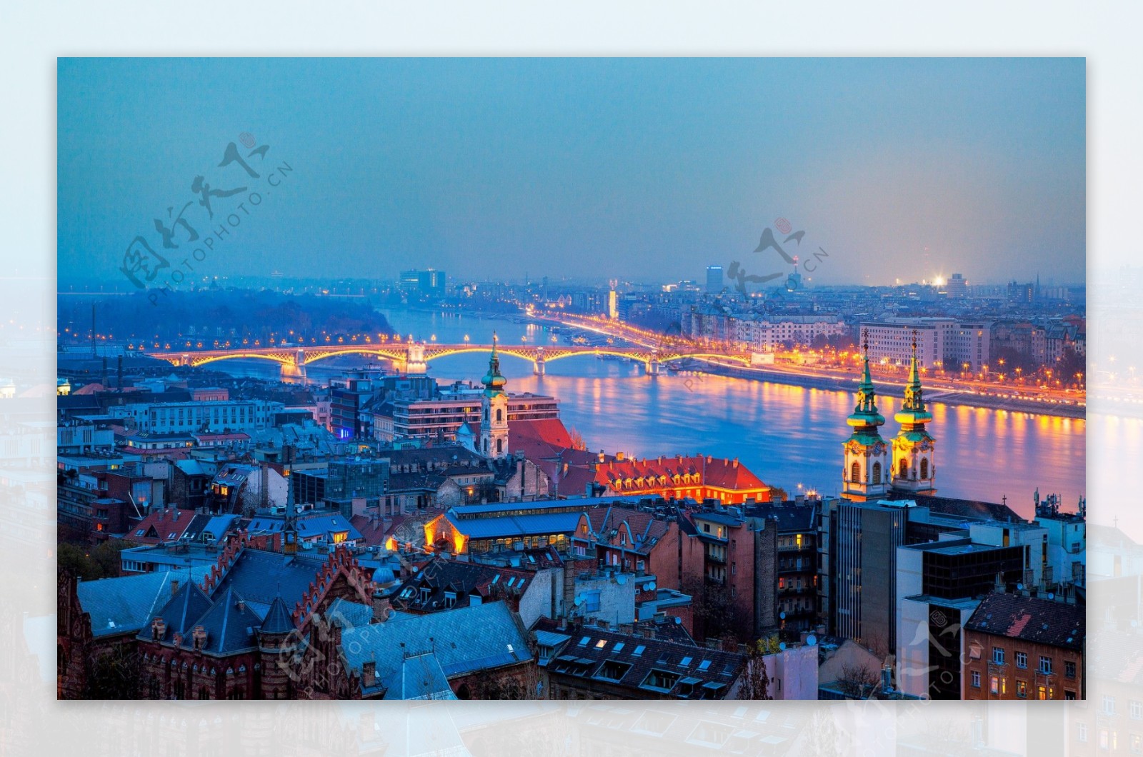 俯视匈牙利夜景图片