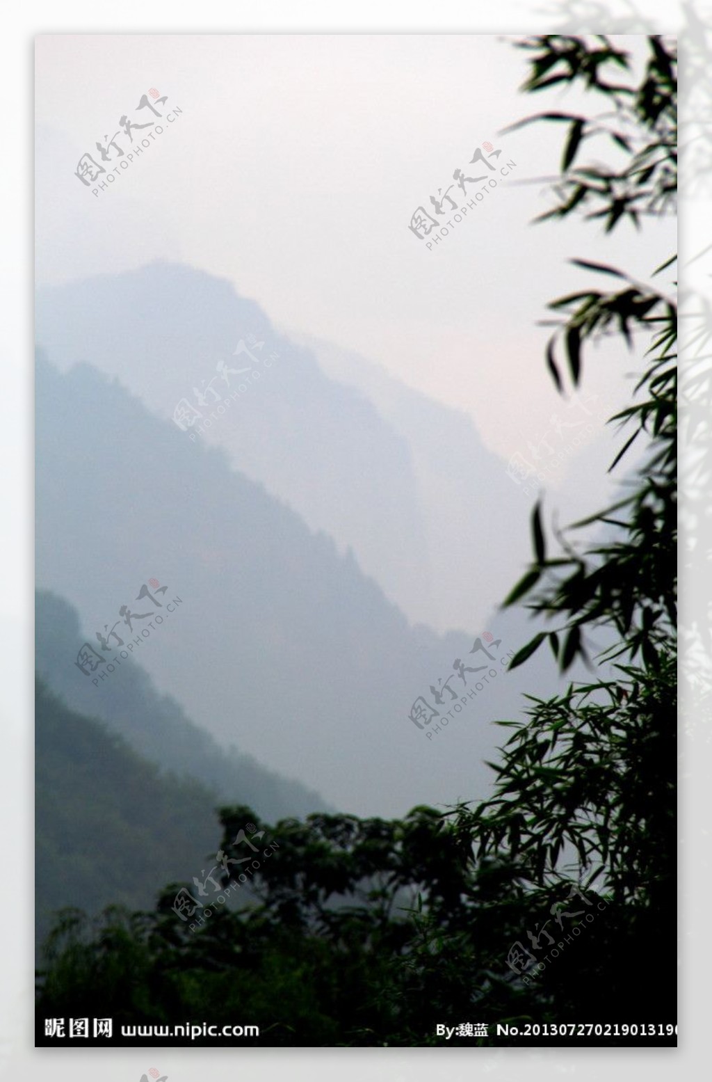 雨后青山图片