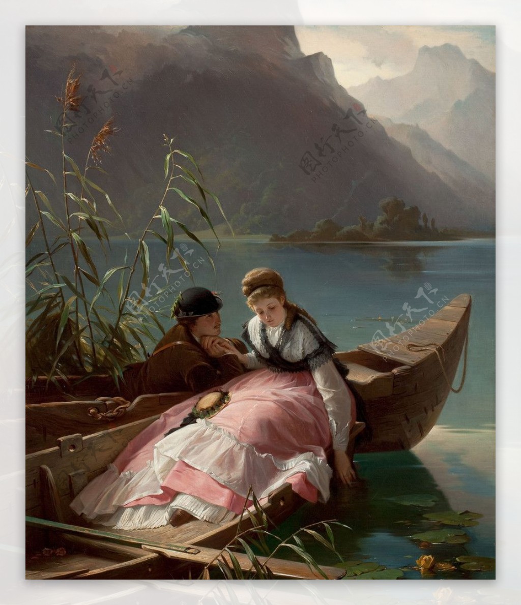 泛舟湖上的情侣图片