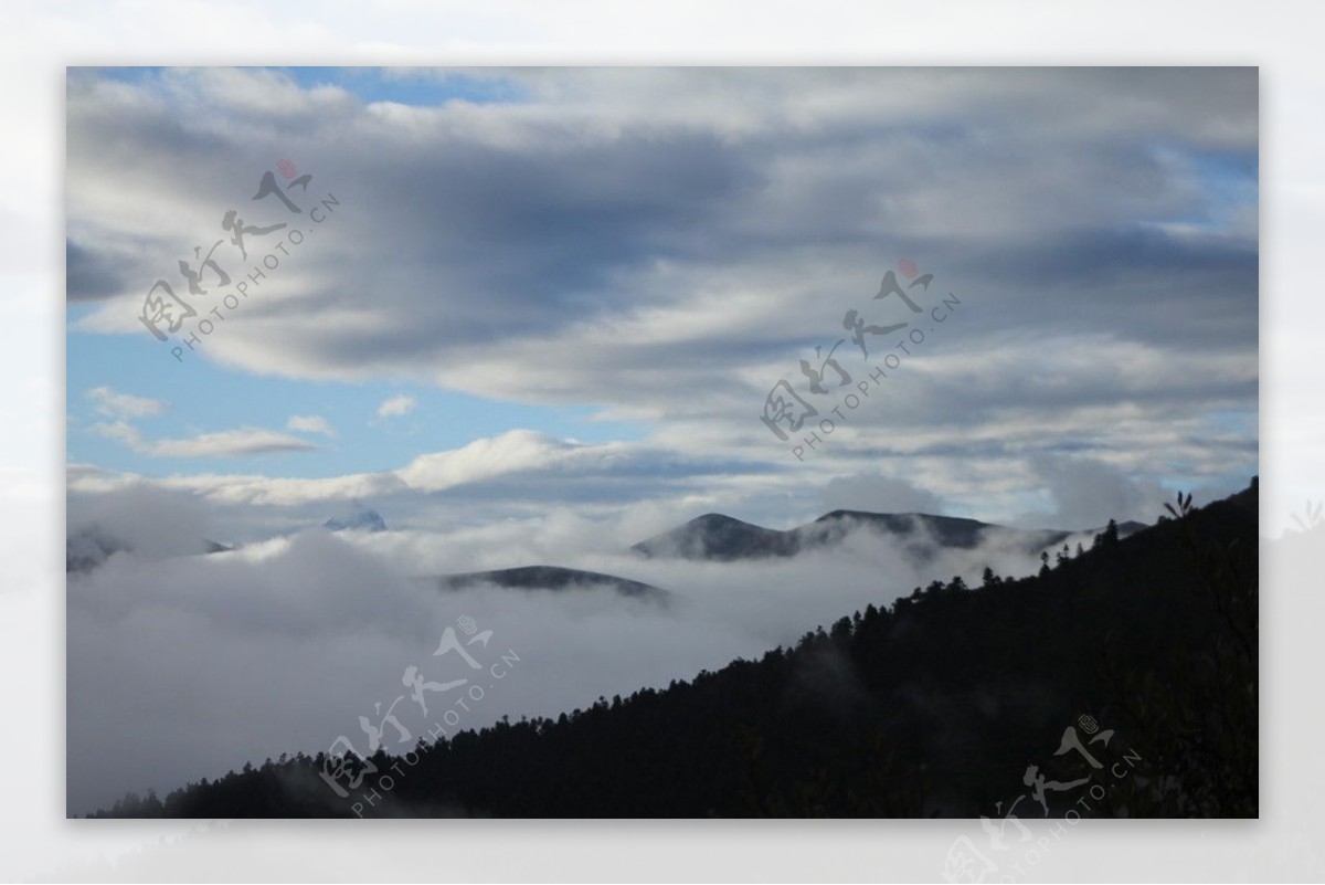 青藏高原雪山图片