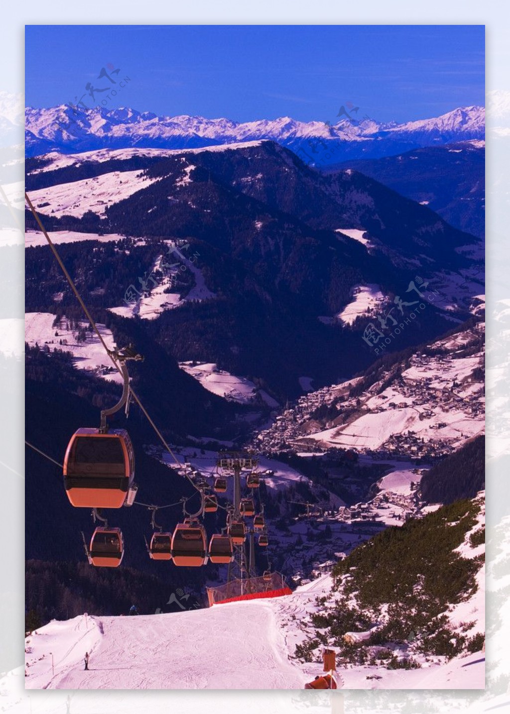 滑雪场缆车图片