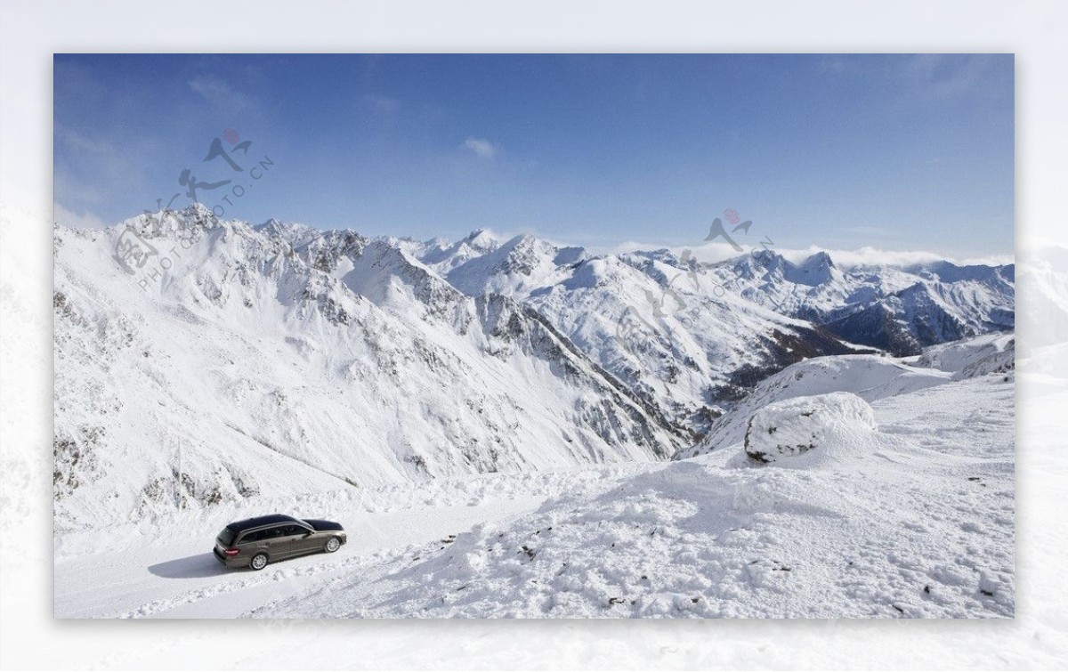 奔驰汽车雪山图片