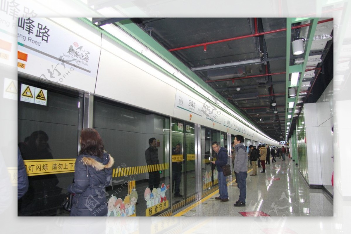 上海地铁12号线图片