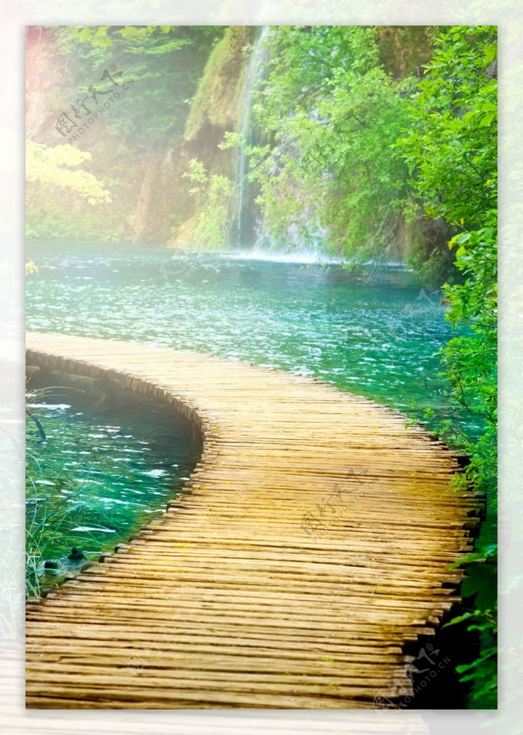 美丽风景线木桥湖水影楼背景图片