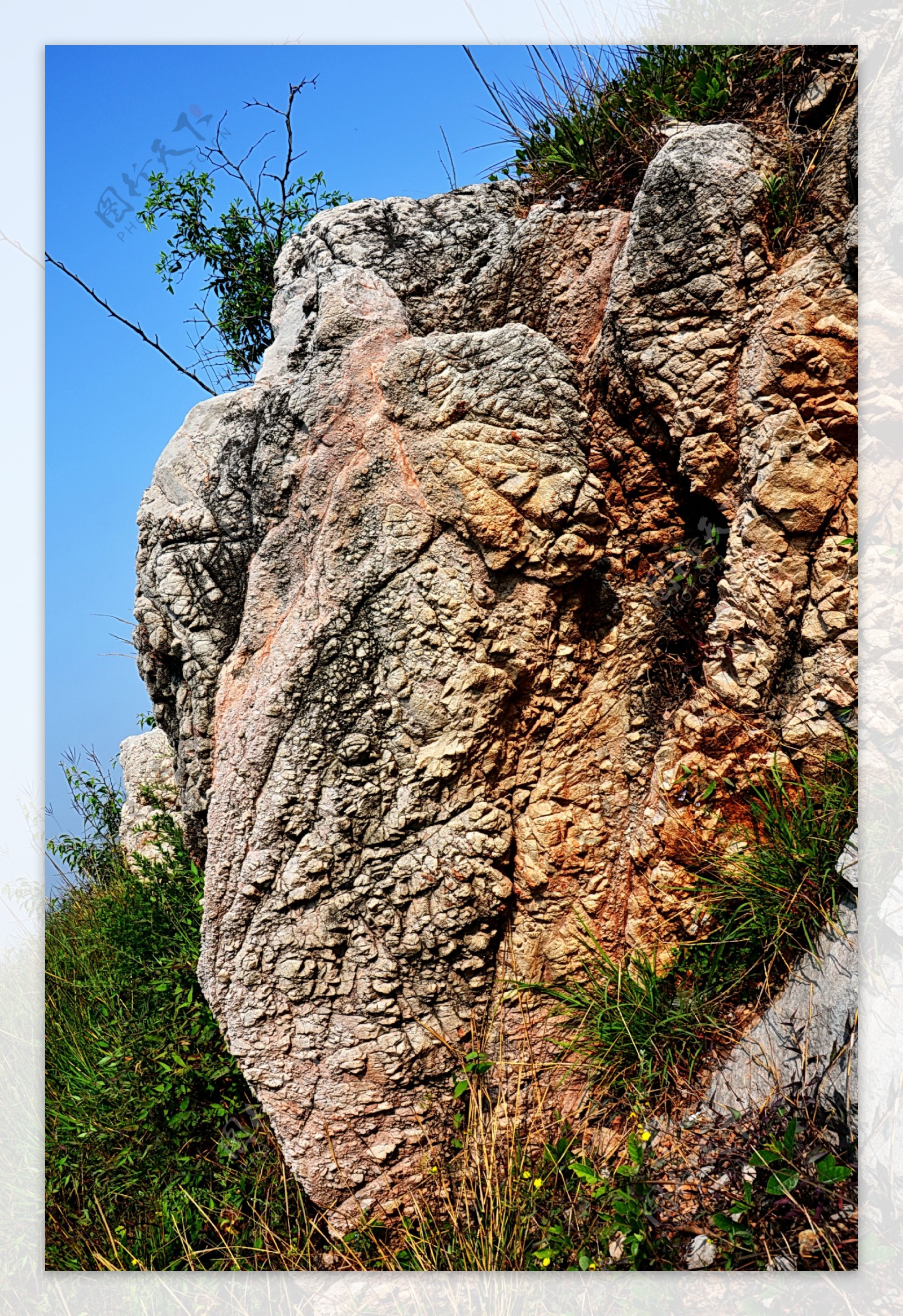 红石山的石壁图片