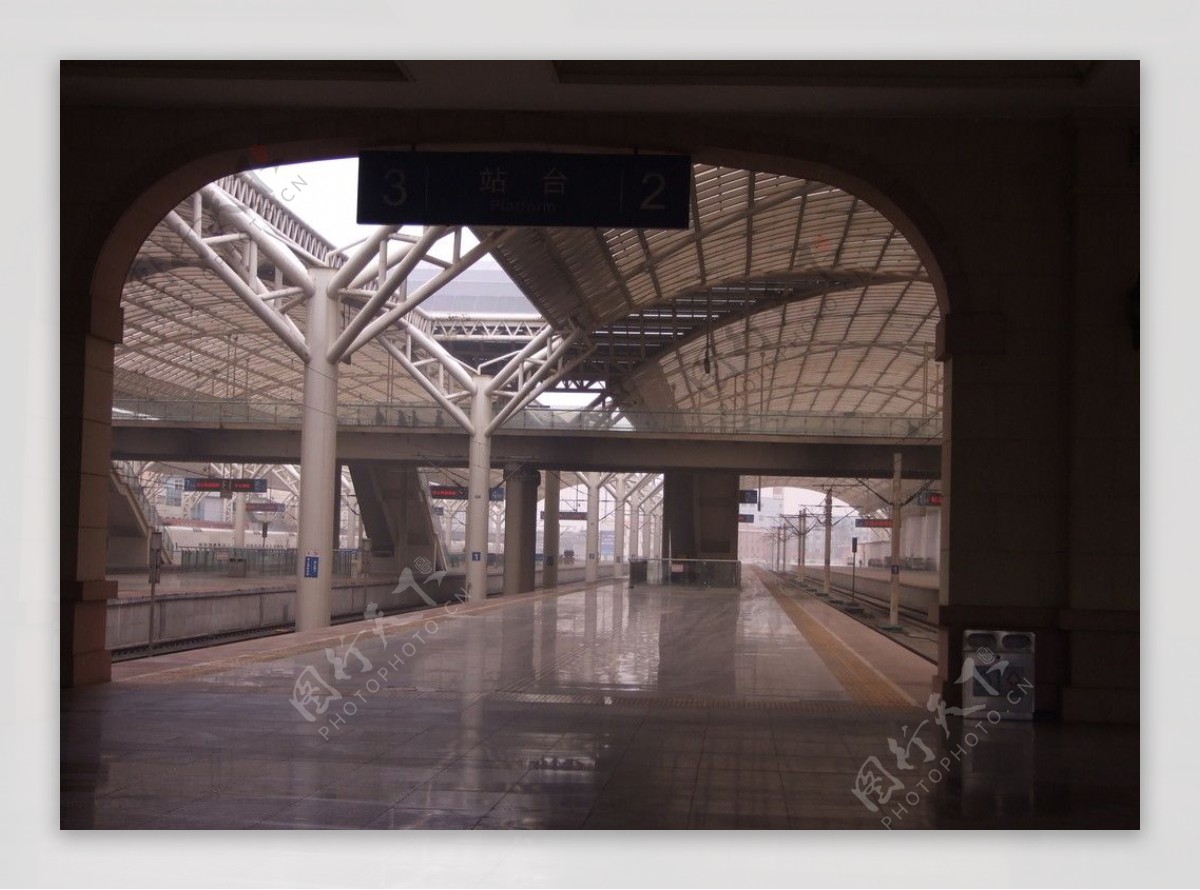 青岛火车站站台图片