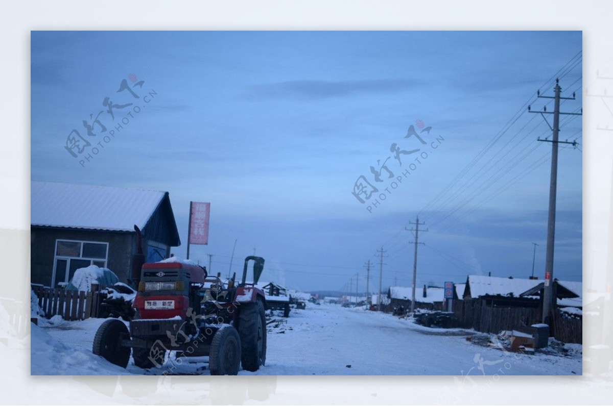 冰天雪地的乡村图片