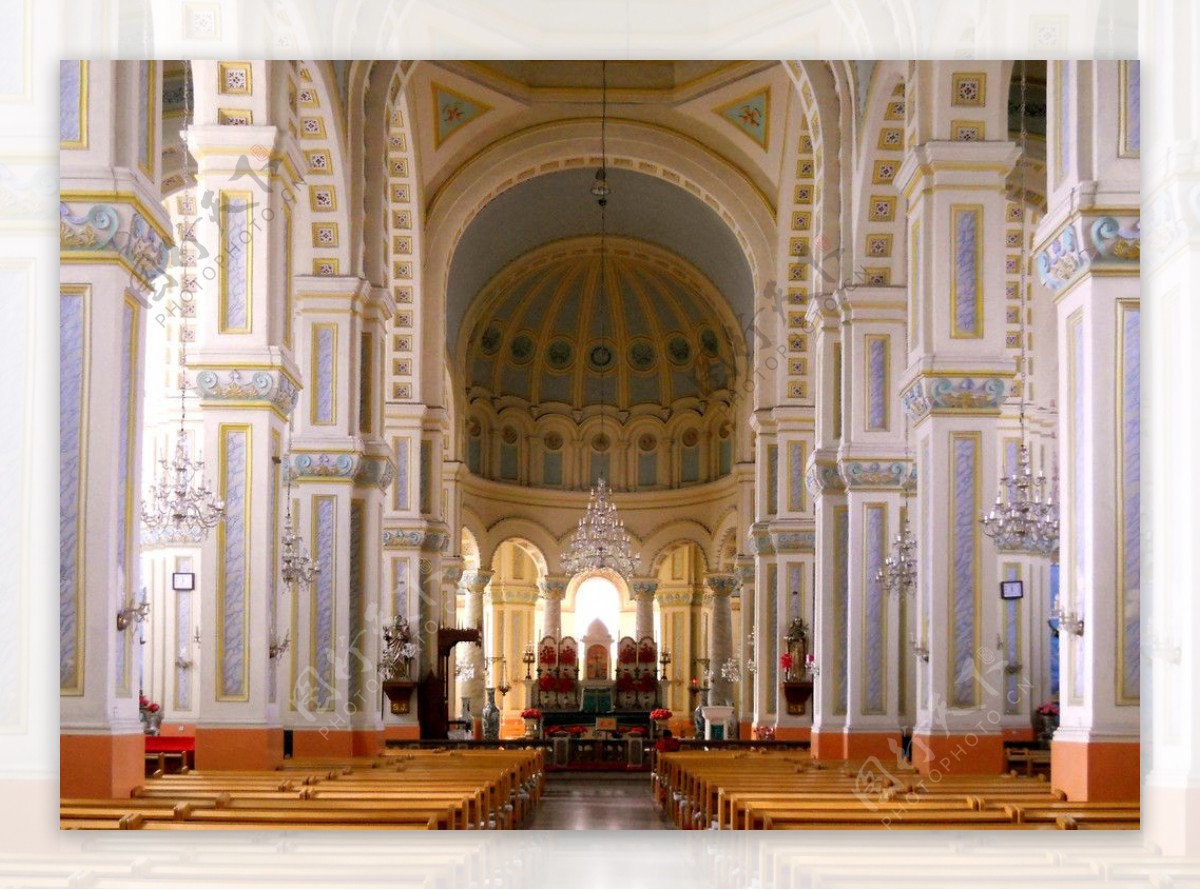 西开天主教堂内景图片