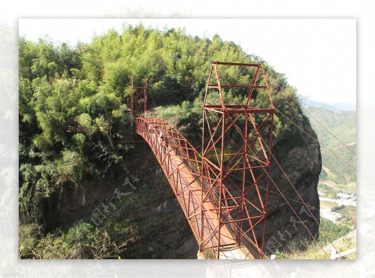 山顶铁桥图片