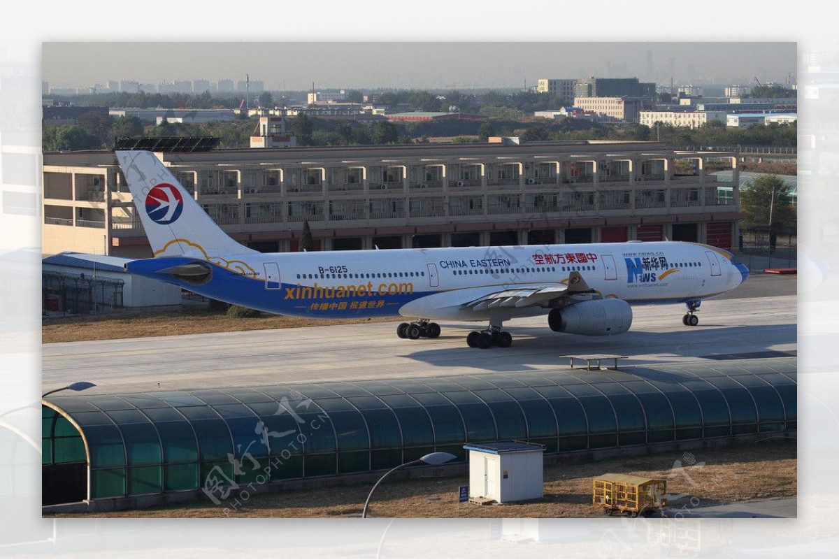 东航A330客机出港图片
