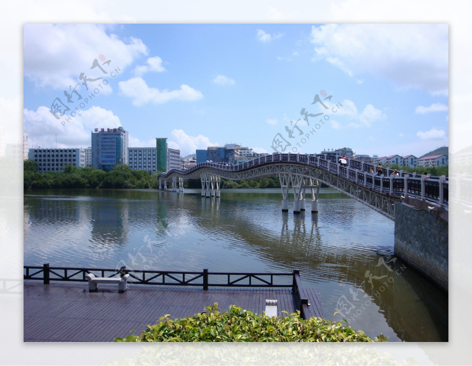 三亚河上的桥图片