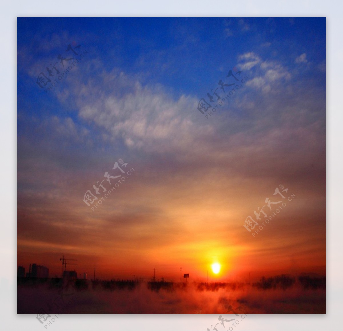 夕阳人工湖图片