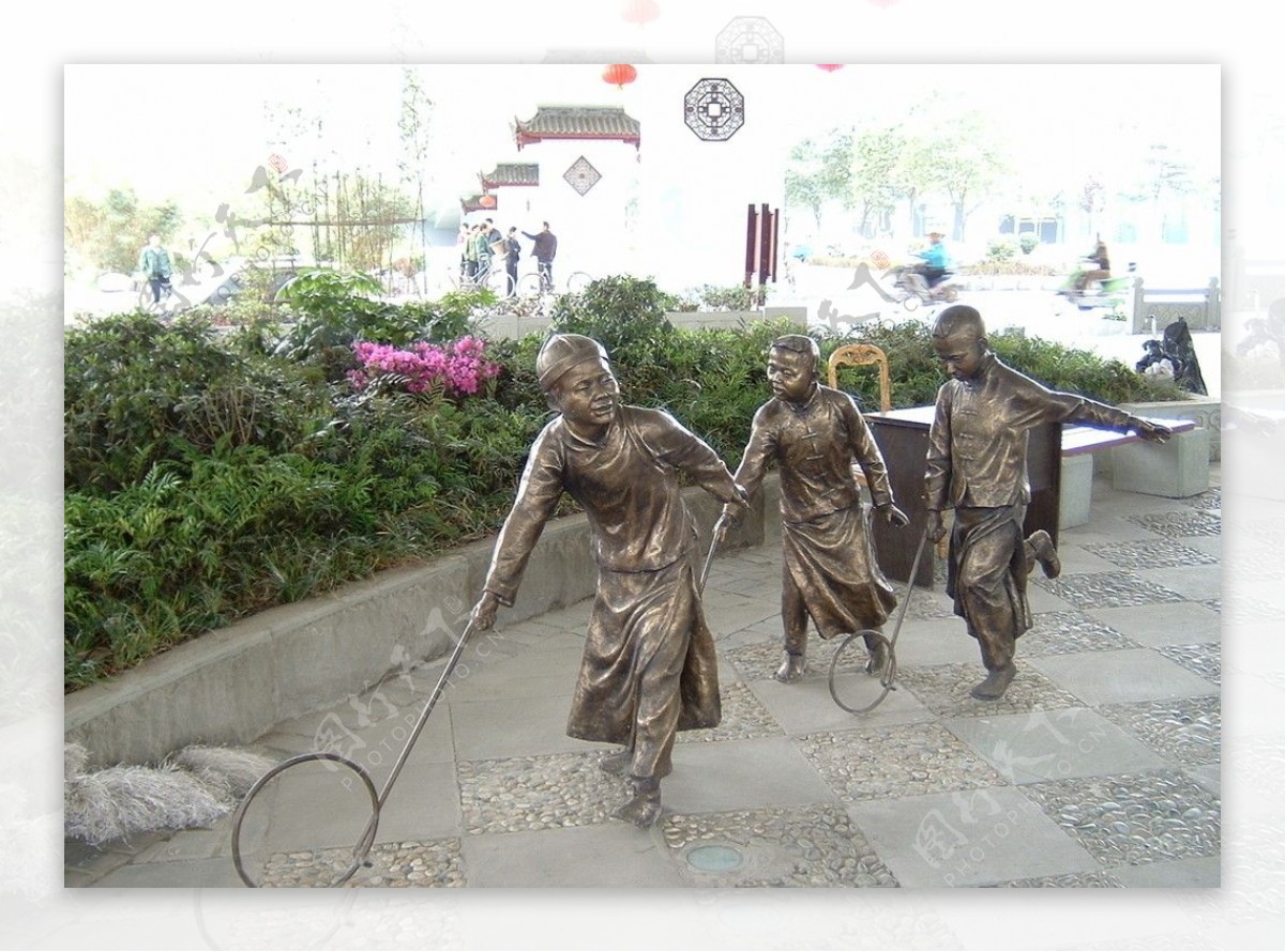 老成都民俗公园雕塑滚铁环图片