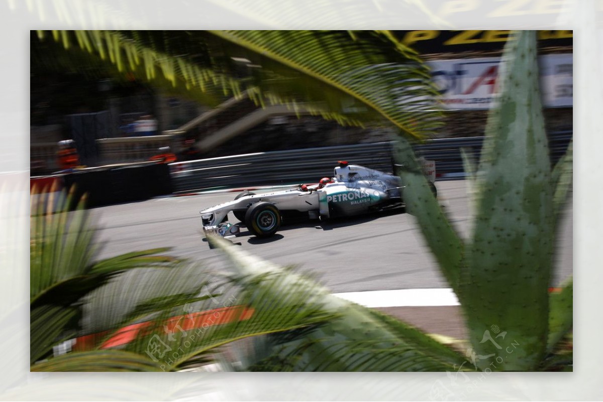 F1赛车比赛中图片