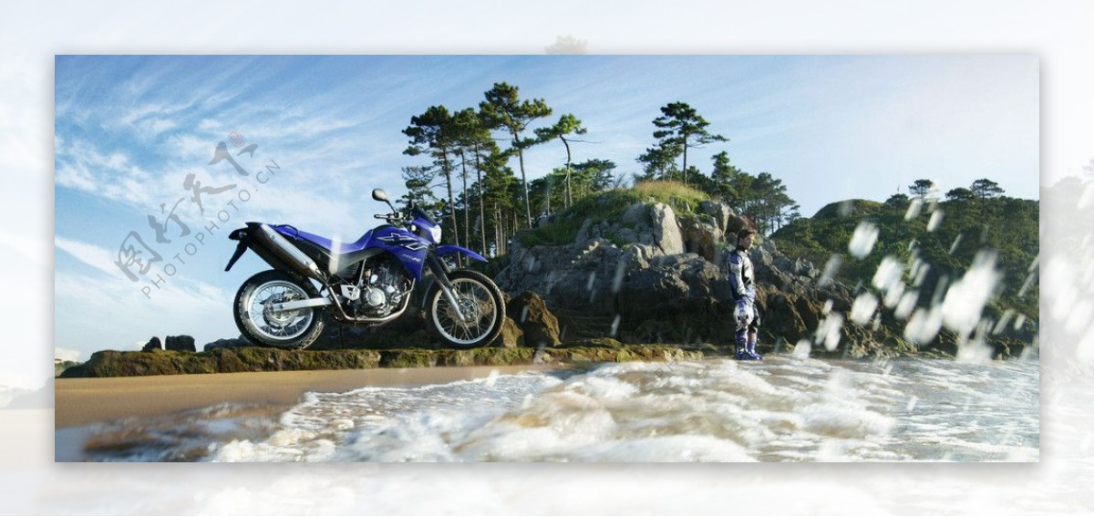 沙滩上的摩托车图片