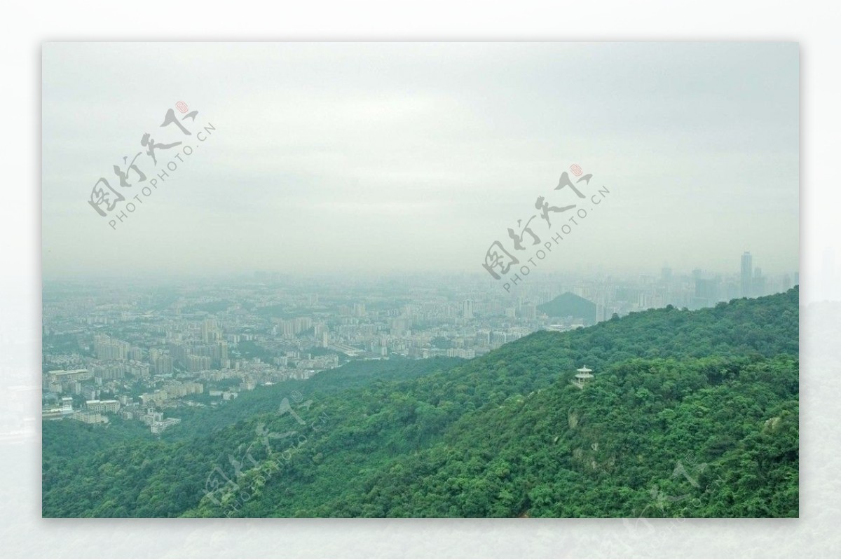 广州白云山雨雾风景图片