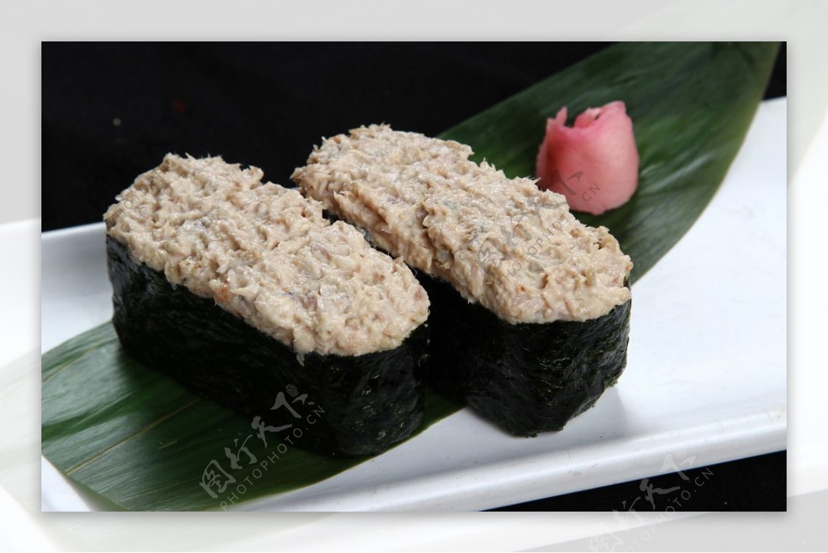 吞拿鱼沙律寿司图片