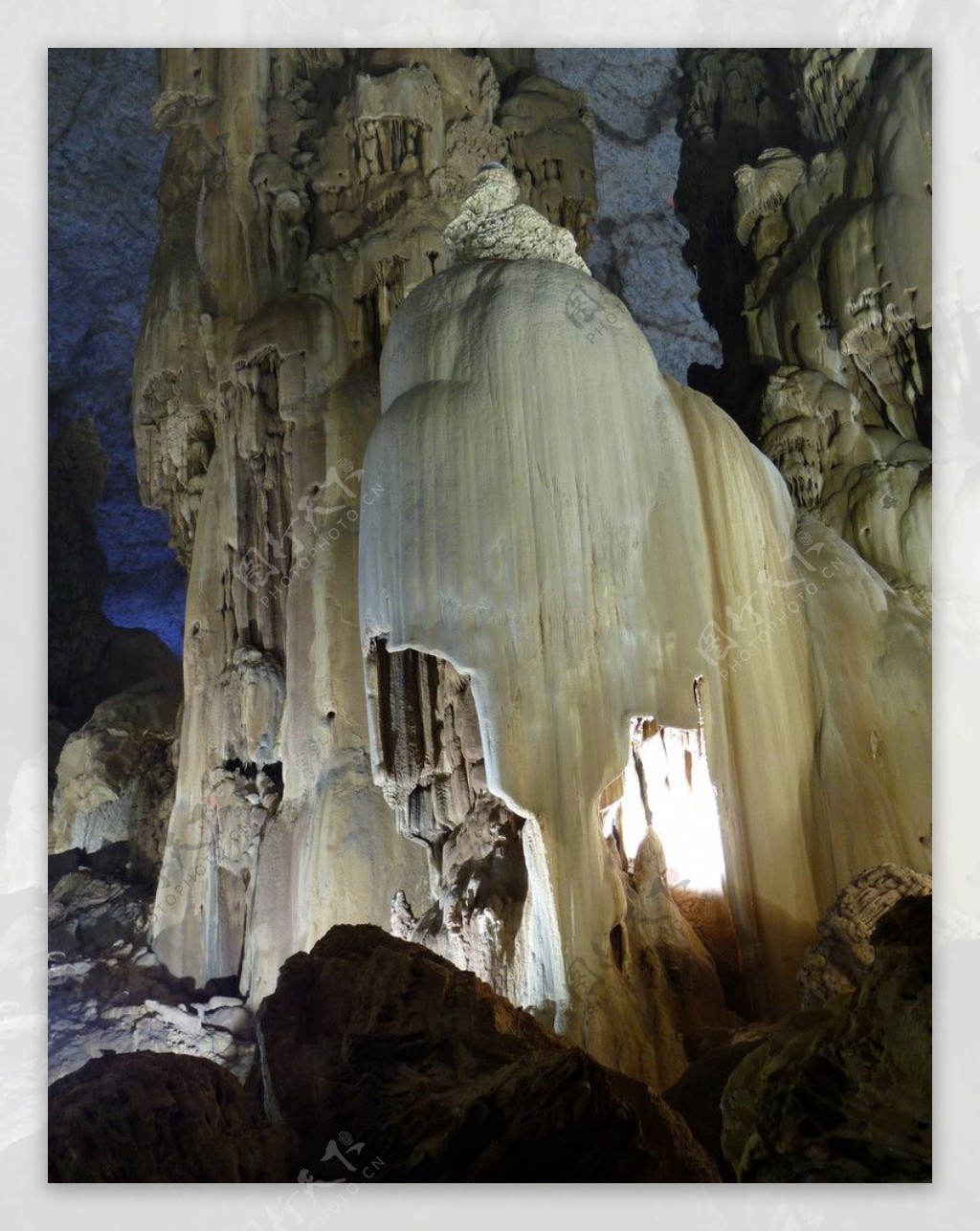 【携程攻略】桂林银子岩景点,银子岩溶洞是典型的喀斯特地貌，贯穿十二座山峰，属层楼式溶洞，洞内…