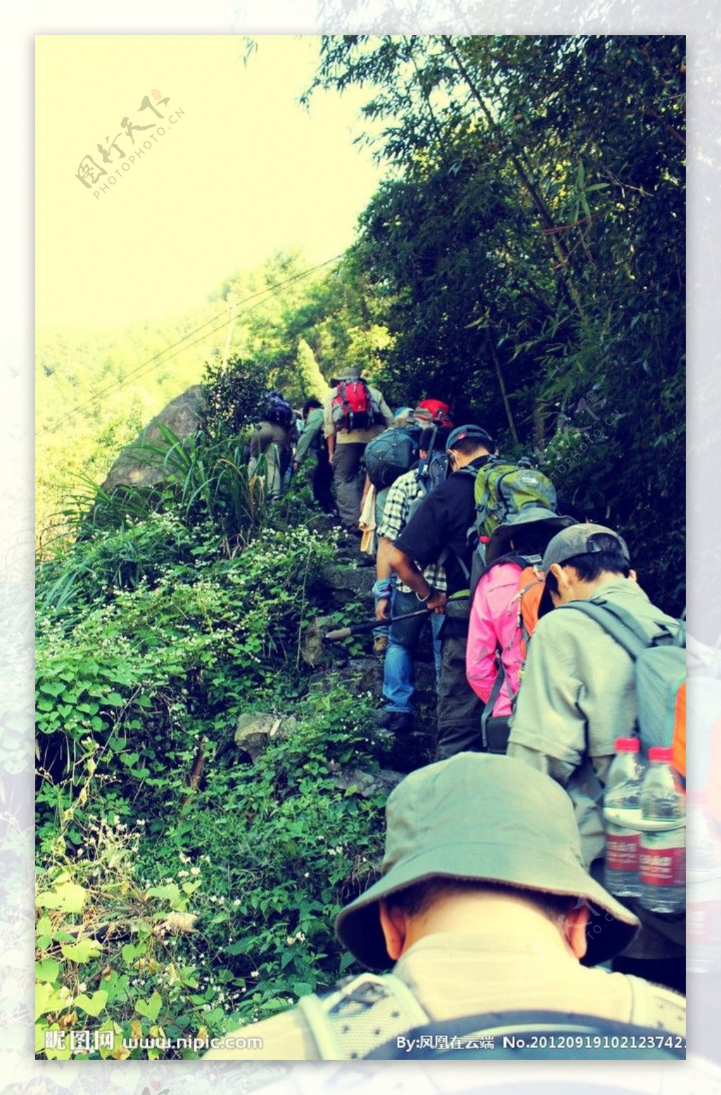 徒步登山图片