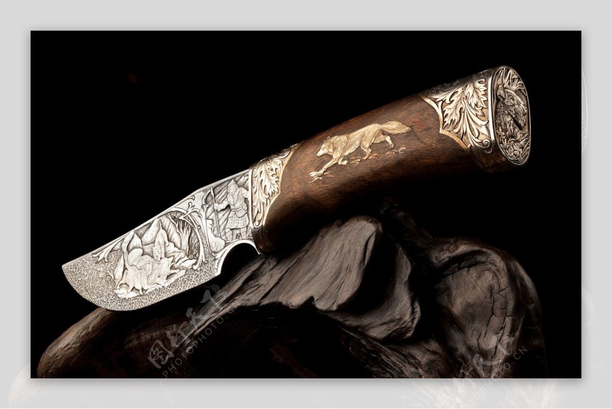 黑色作品纹身艺术手绘雕刻风格的中世纪匕首，匕首为肉体艺术。古董素描边缘的古董武器。向量。插画图片素材_ID:304103055-Veer图库