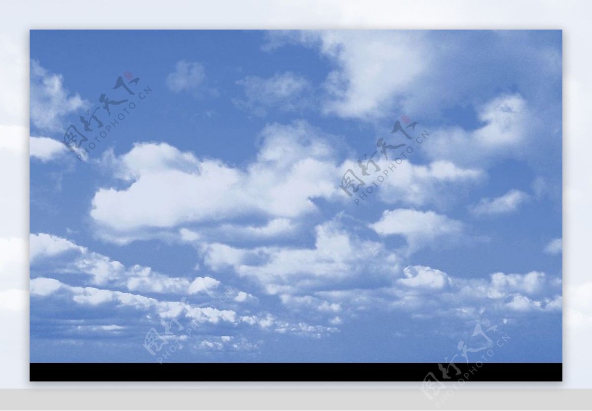 流行色天空背景图片