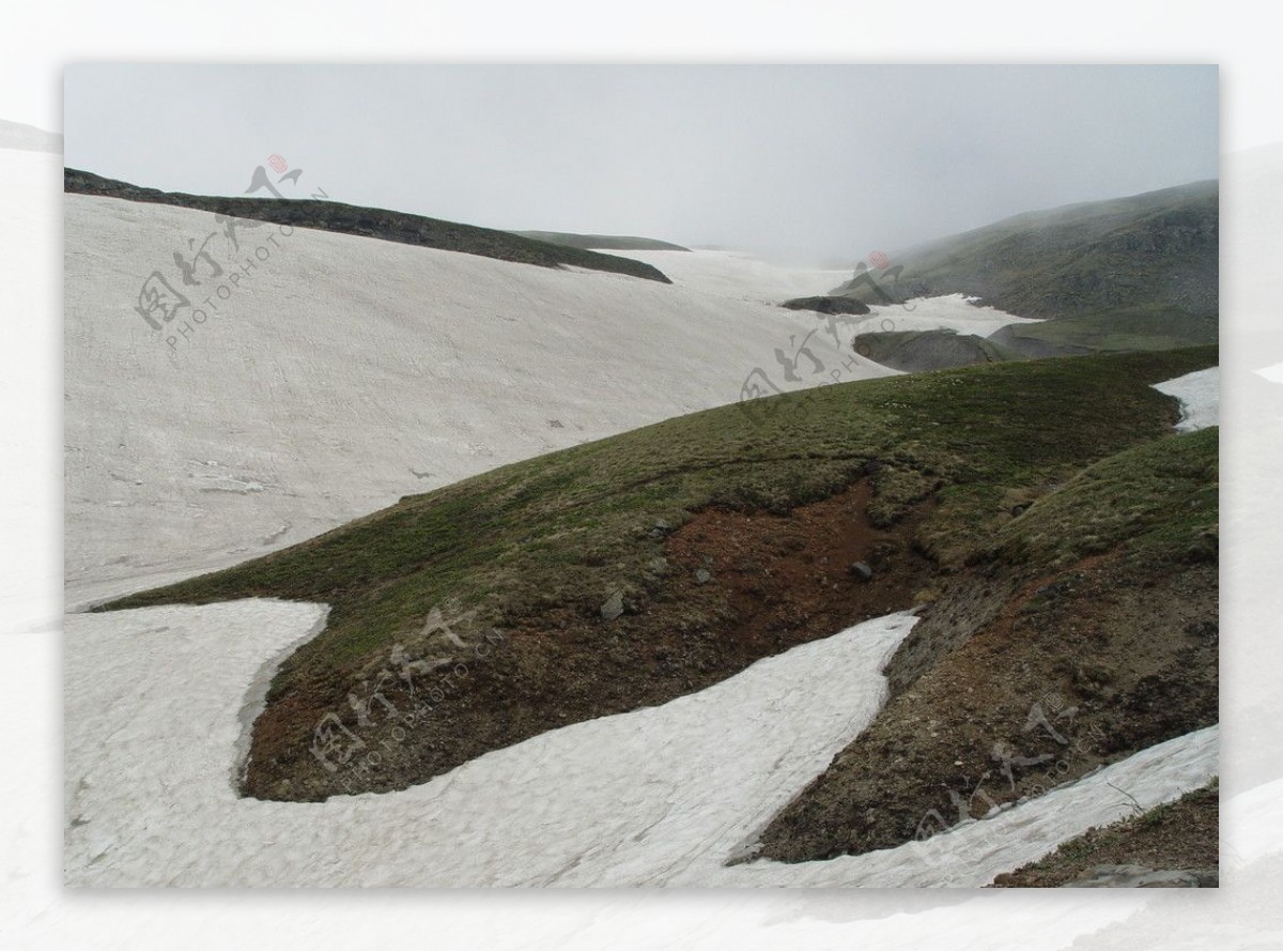 长白山高山苔原带与积雪图片