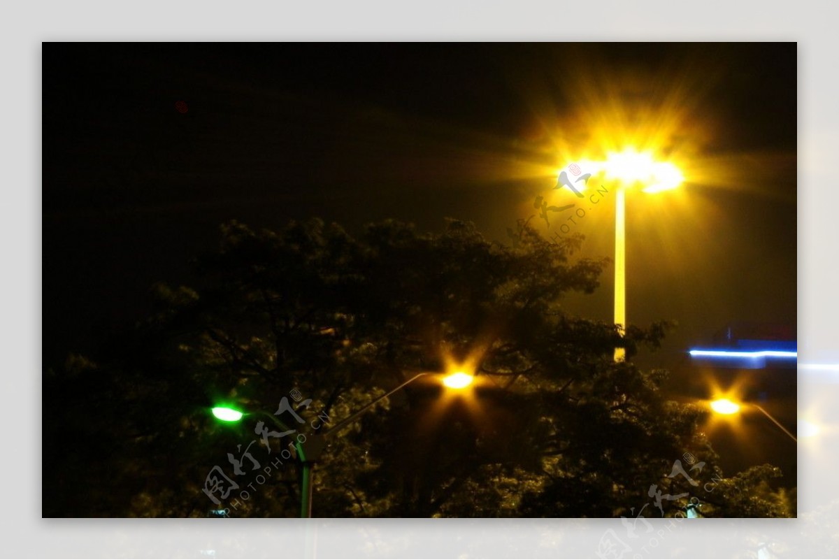 街灯夜景图片