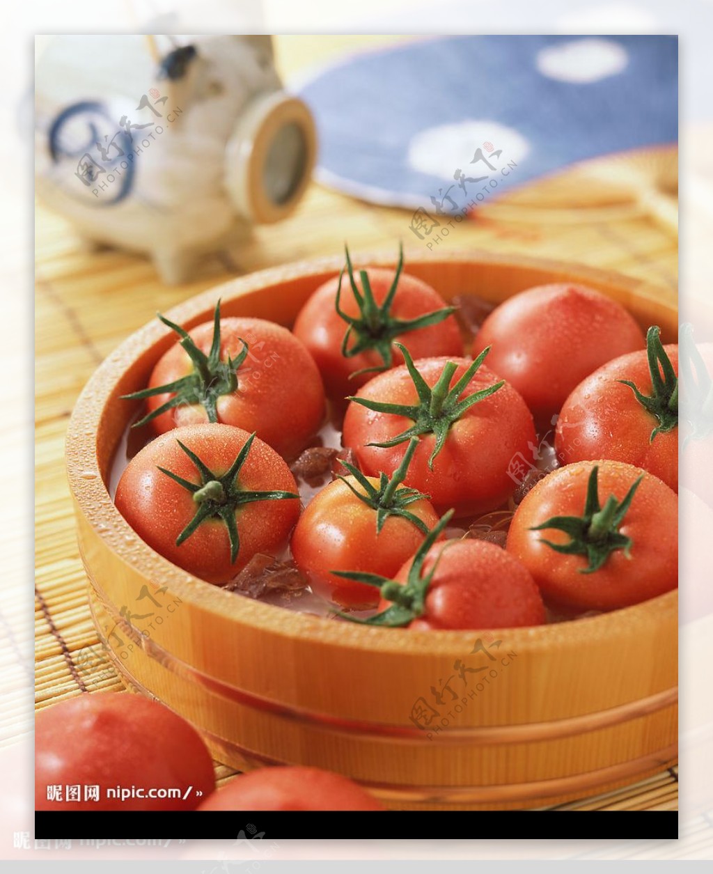 鲜艳的西红柿特写图片