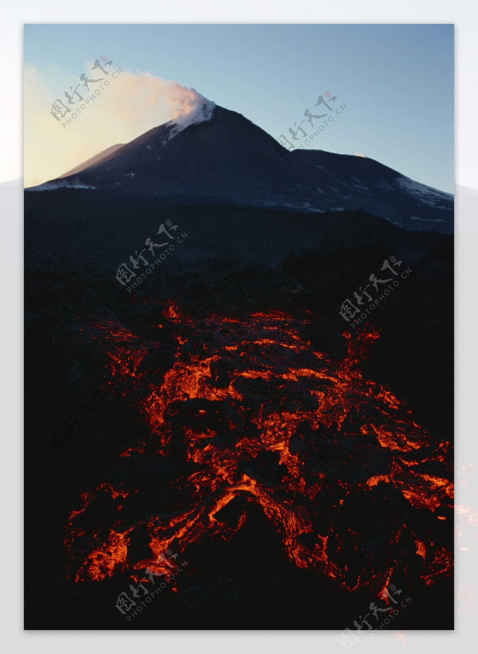 火山爆发图片