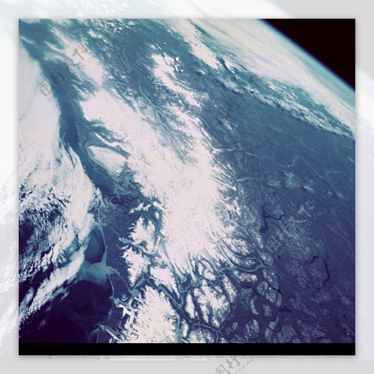 太空中看地球图片