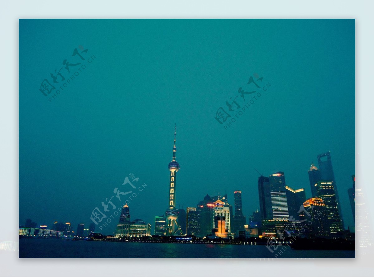 上海外滩华灯初上图片