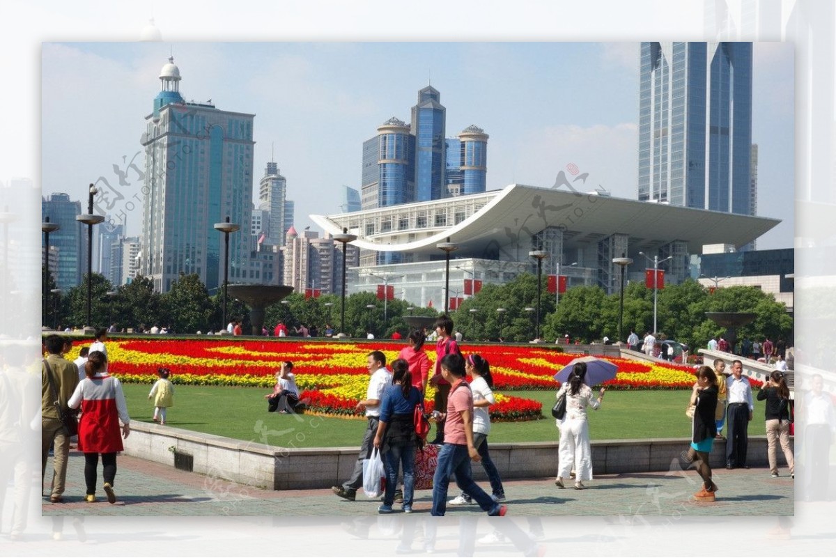 节日中的上海人民广场图片
