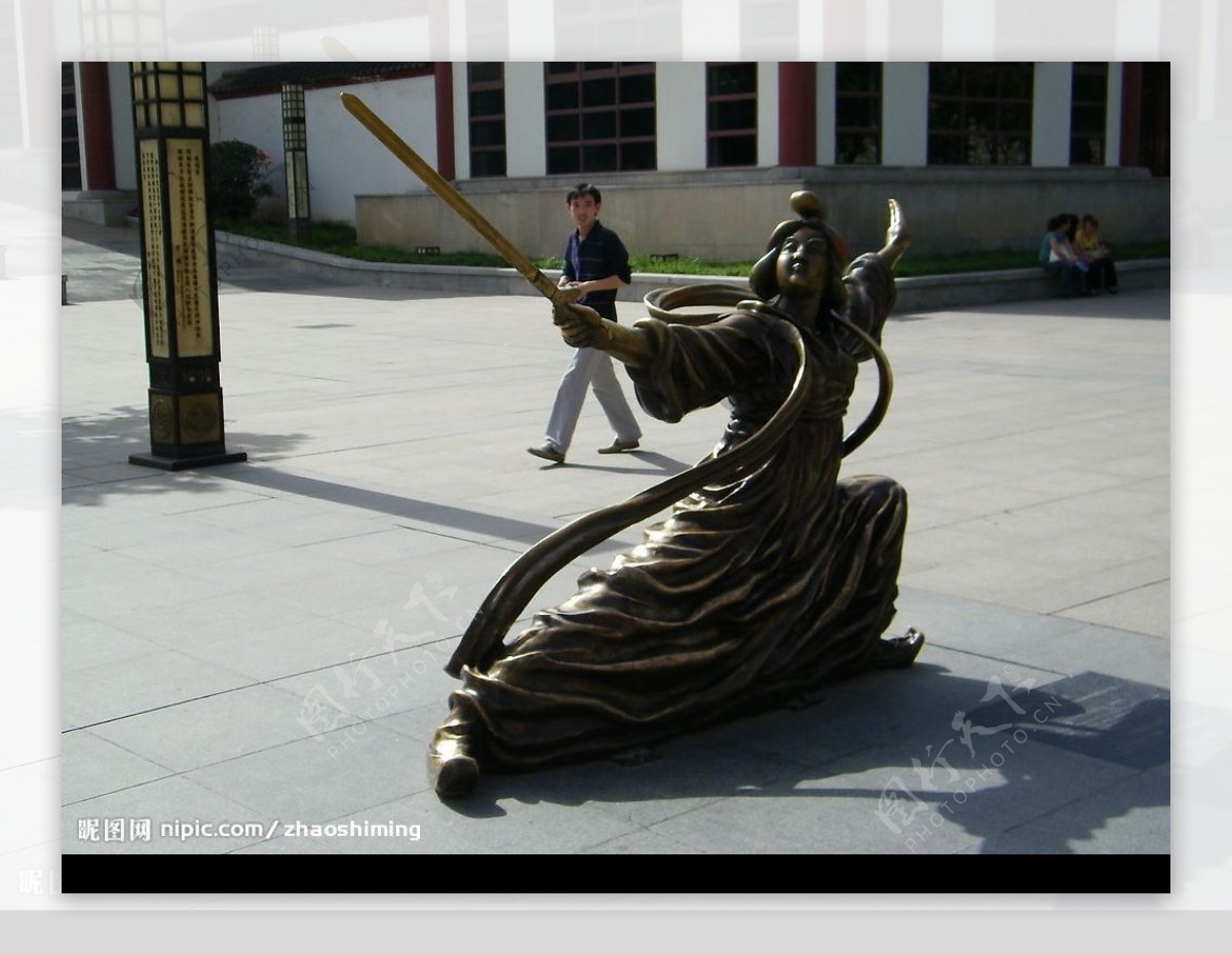 大雁塔广场铜人像图片