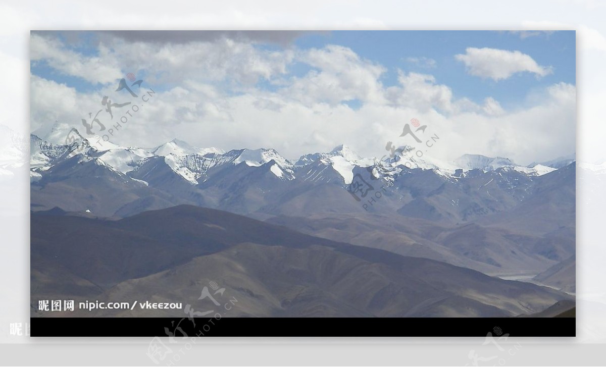 远观珠穆朗玛峰群图片