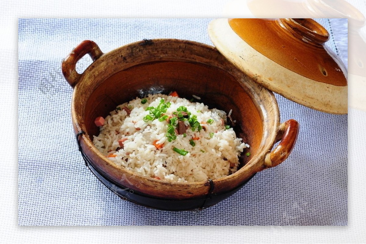 砂锅焖饭图片