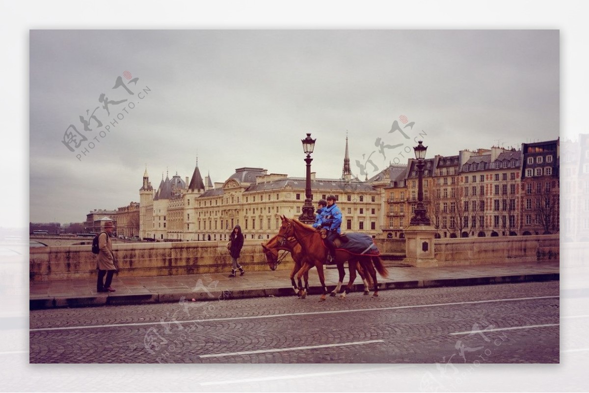 巴黎骑兵图片