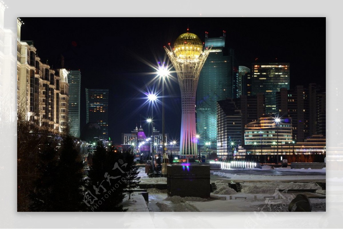 哈萨克斯坦阿斯塔纳市中心夜景图片
