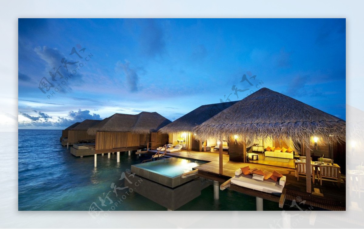 马尔代夫天堂岛度假村暮色图片