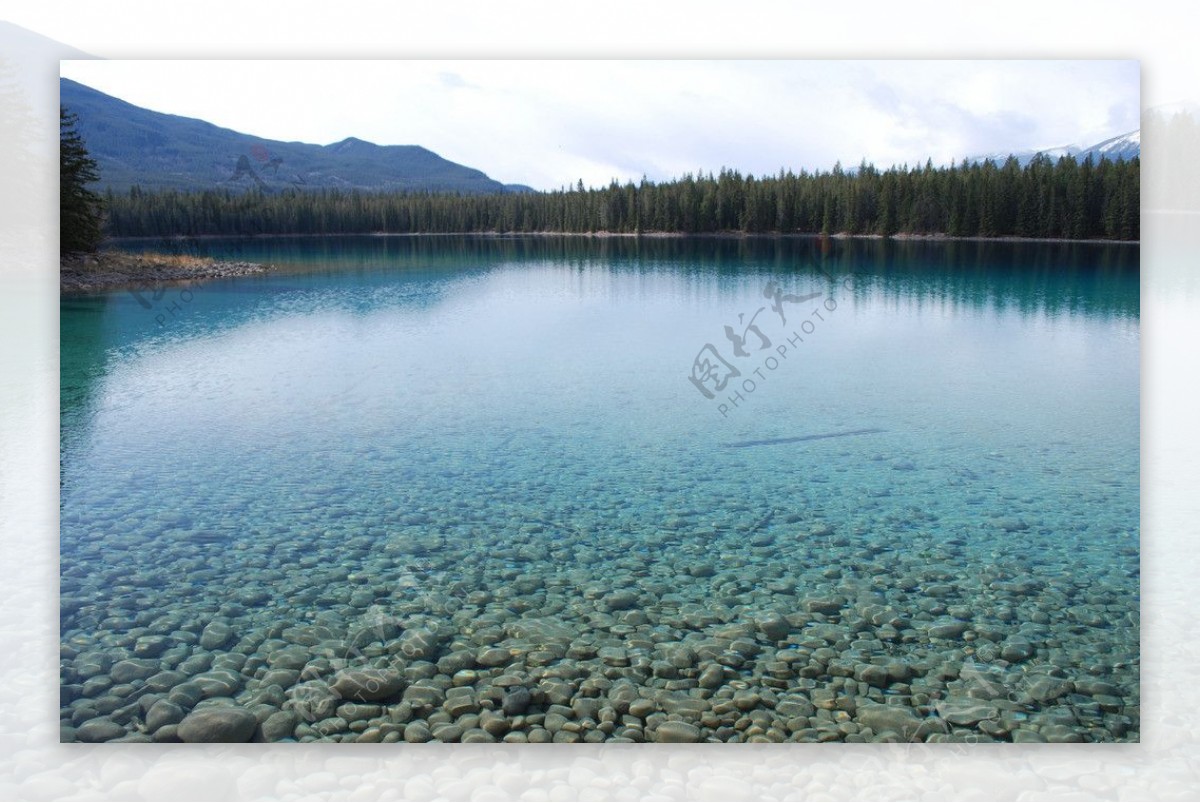 加拿大安大略湖碧水鹅卵石图片