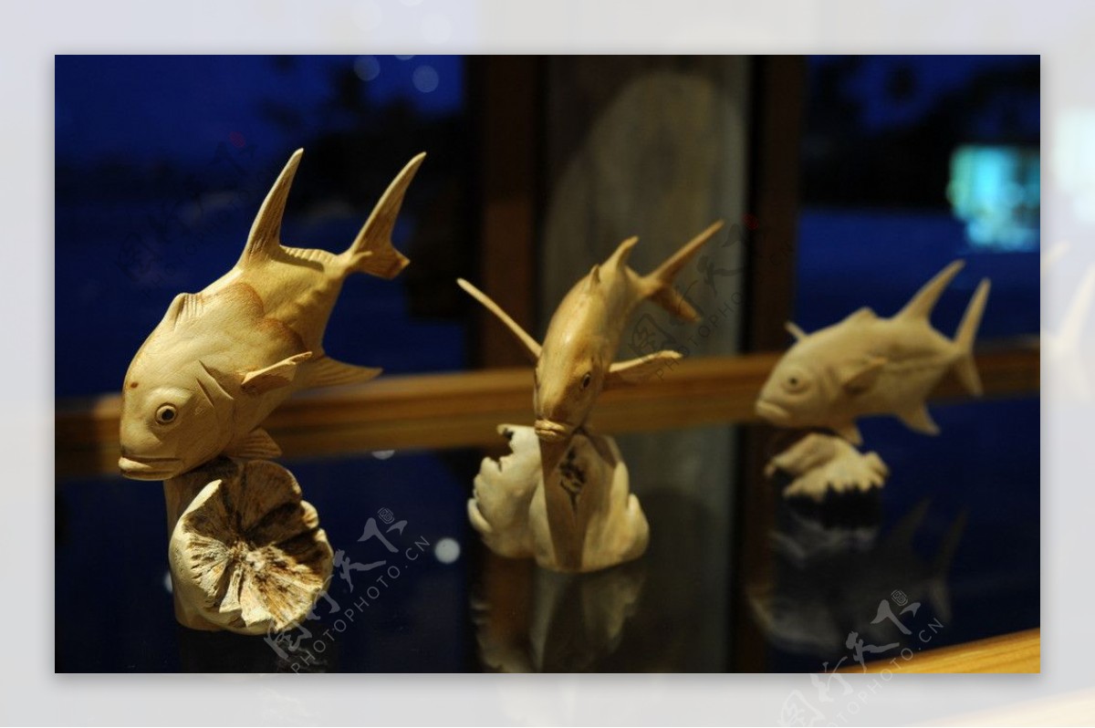 马代拉姆岛海鱼木雕图片