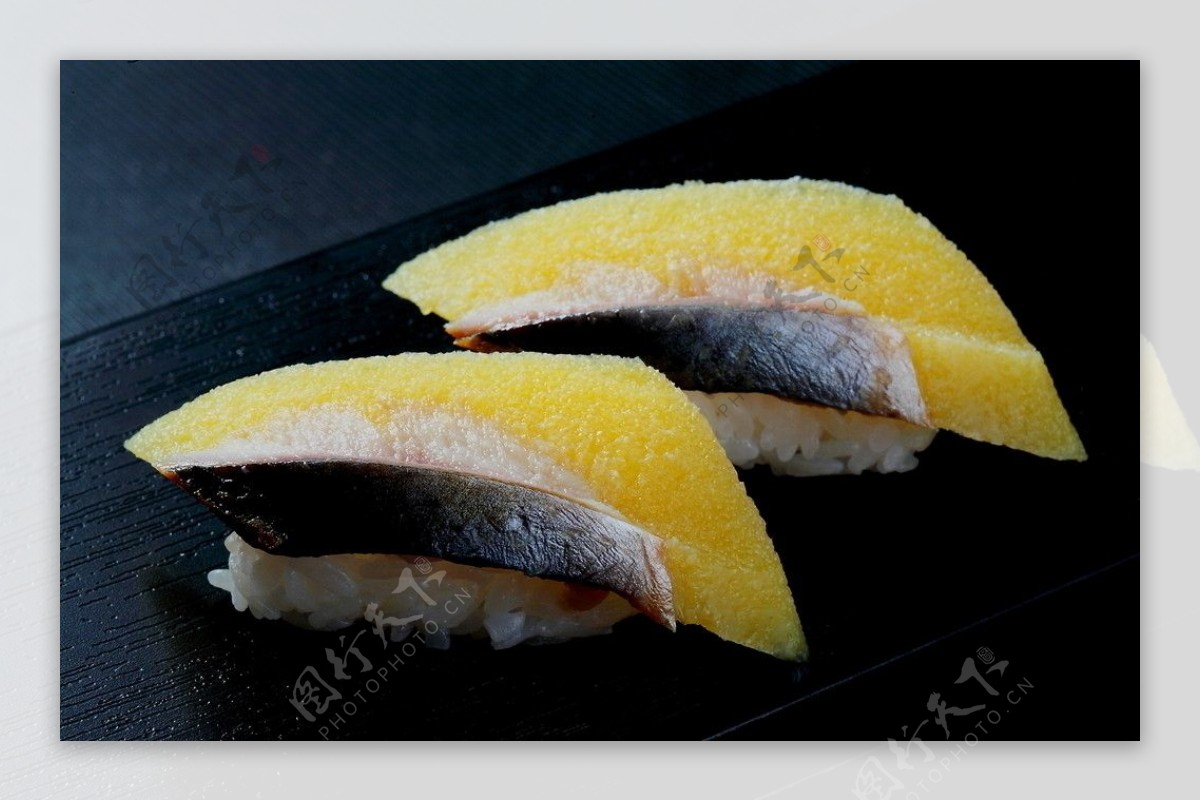 寿司秋刀鱼寿司图片