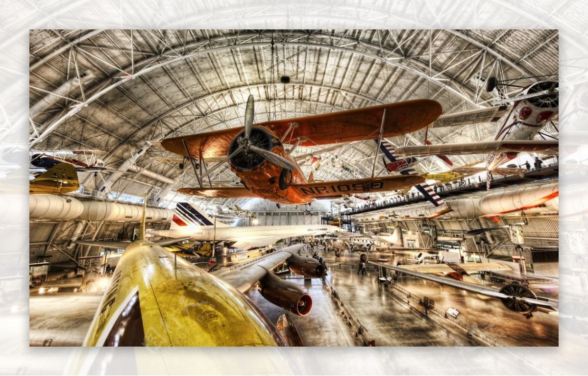 古老飞机展厅图片
