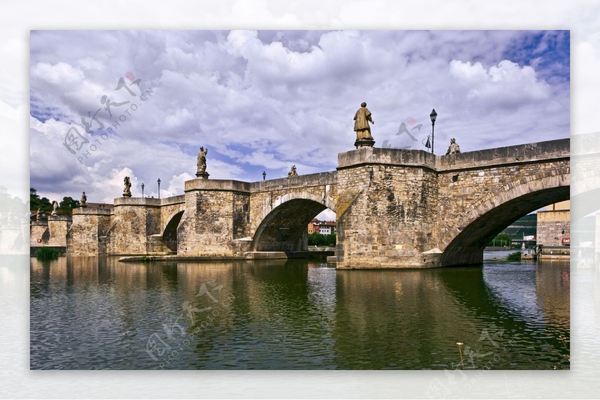 德国莱茵河石桥图片