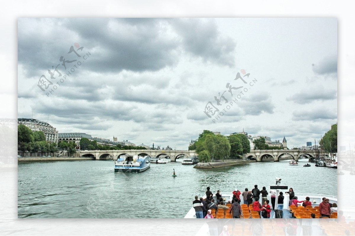 巴黎塞纳河风光图片
