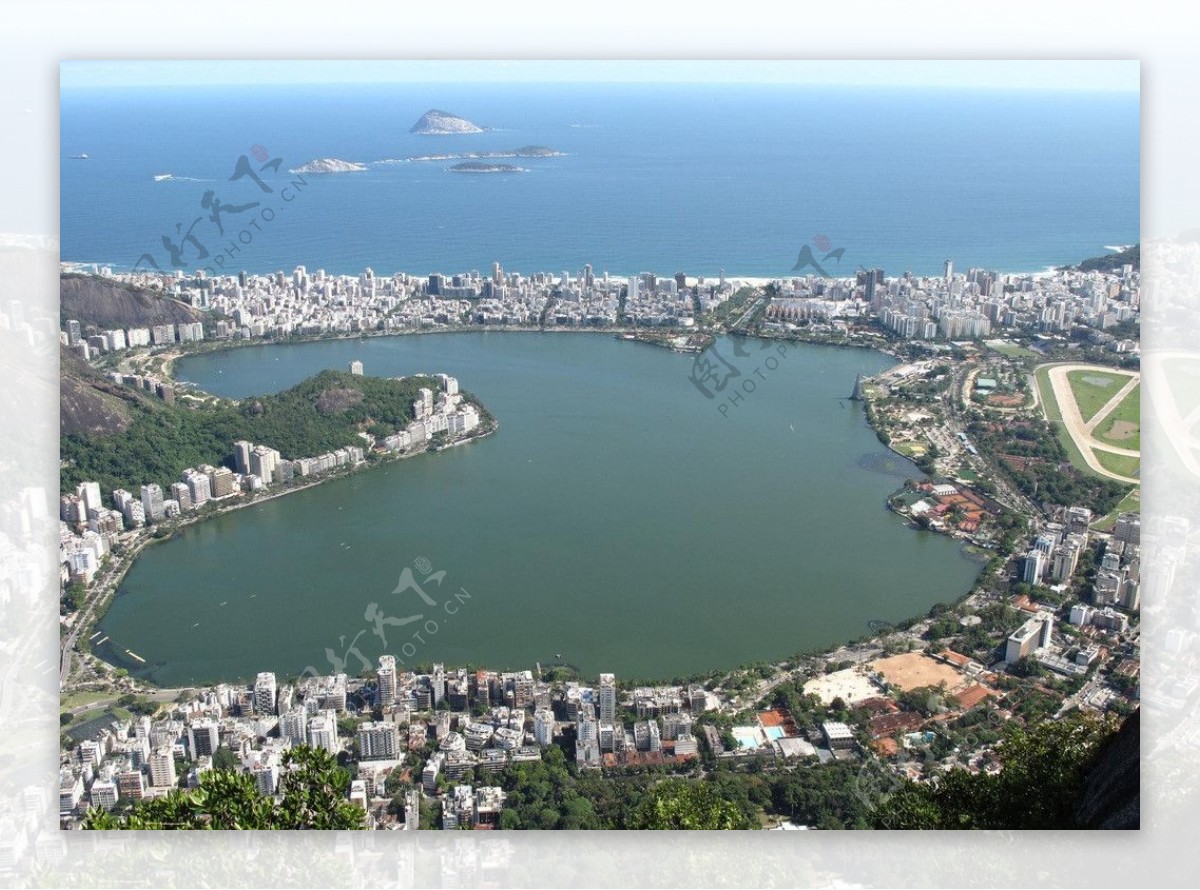 里约热内卢科尔科瓦多山居高俯瞰图片