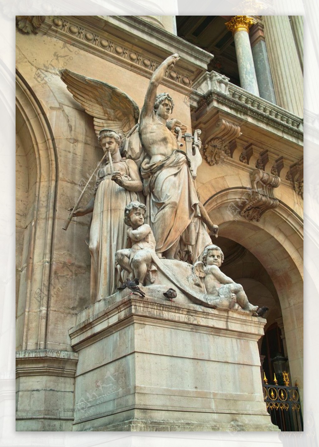 巴黎巴黎歌剧院门前的雕塑图片