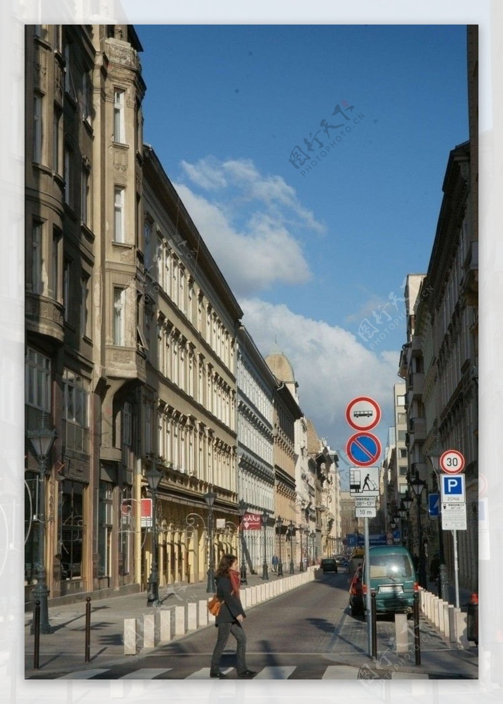 欧洲城市里的交通道路图片